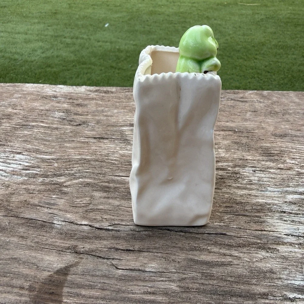 Georgia Peach Kitschy Souvenir Pencil Holder Frog Paper Bag MC And Co. Office